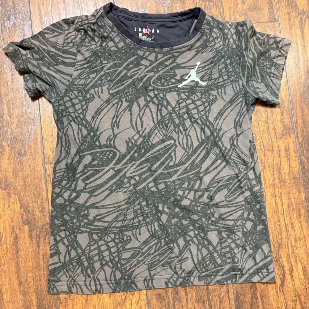 Jordan T-Shirt Kids Medium 10-12 Grey Flight All Over Print Jumpman Logo Tee
